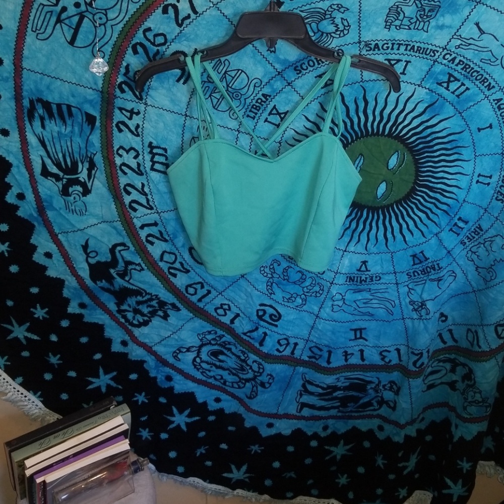 Cute turquoise crop top!